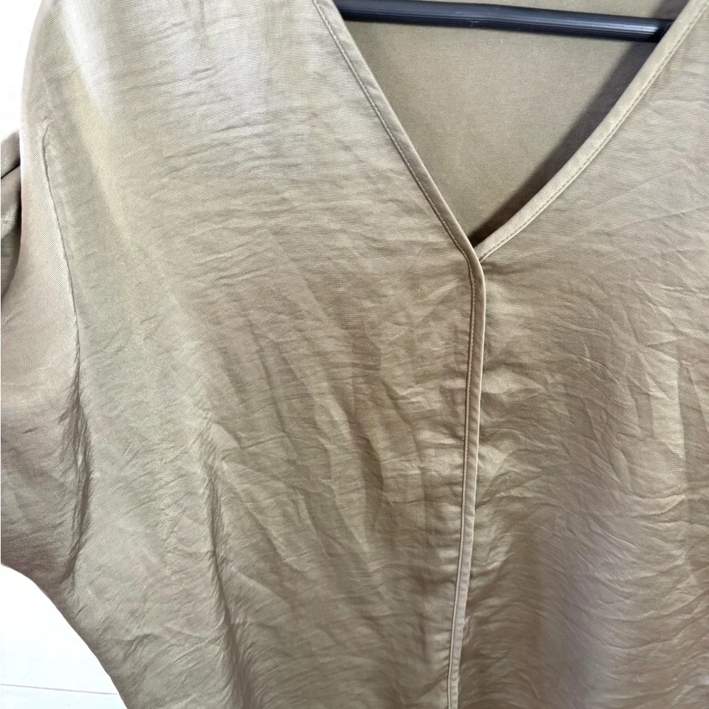 DKNY Olive Green V-Neck Satin Blouse Short Sleeve Size Small